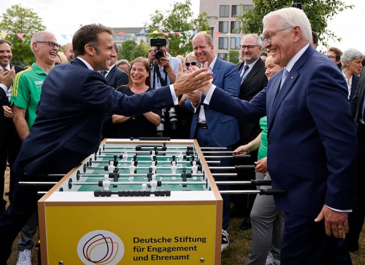 Tổng thống Đức Steinmeier cho rằng dù có quan điểm khác nhau nhưng cuối cùng Berlin - Paris luôn “đi đến thống nhất” và “nếu Đức và Pháp đồng thuận vẫn còn nhiều điều có thể đạt được ở châu Âu”. (Nguồn: AFP) Tổng thống Đức Steinmeier cho rằng dù có quan điểm khác nhau nhưng cuối cùng Berlin - Paris luôn “đi đến thống nhất” và “nếu Đức và Pháp đồng thuận vẫn còn nhiều điều có thể đạt được ở châu Âu”. (Nguồn: AFP)