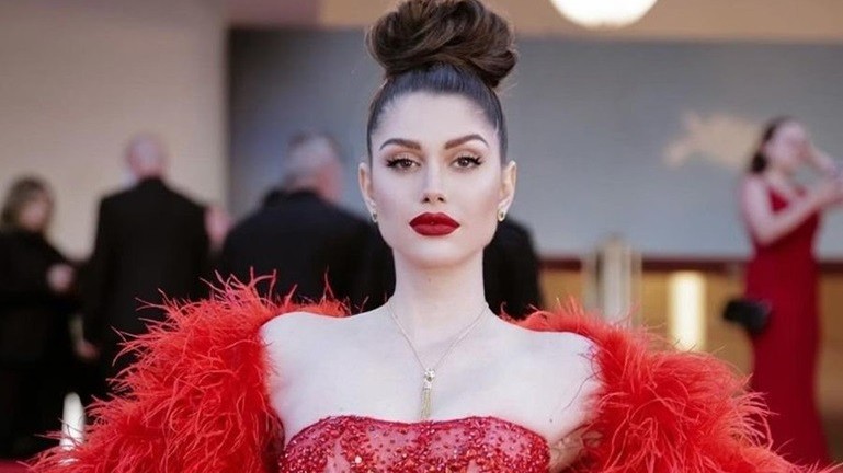 Dự LHP Cannes 2024, dàn người đẹp quốc tế ghi dấu ấn với những chiếc đầm lộng lẫy của NTK Việt