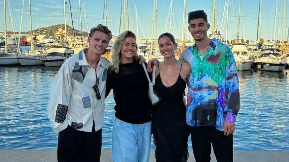 Hình ảnh các cầu thủ Arsenal xả trại sau mùa giải căng thẳng