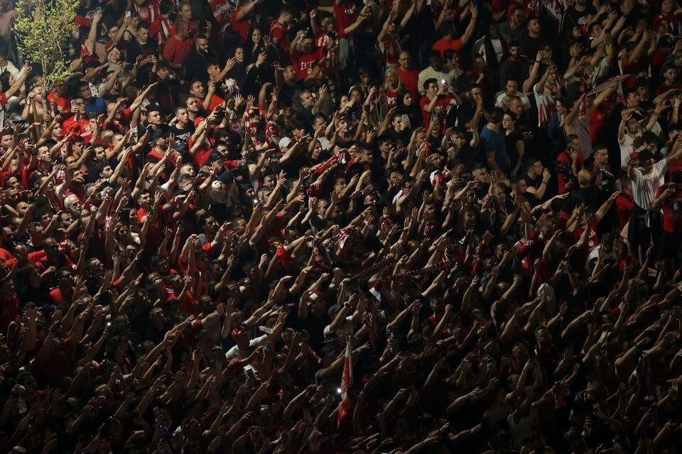 Olympiakos vô địch UEFA Europa Conference League 2023/24, người hâm mộ mở hội Olympiakos vô địch UEFA Europa Conference League 2023/24, người hâm mộ mở hội