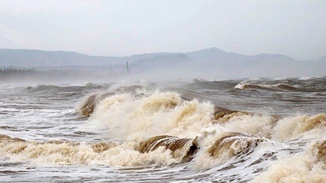 Dự báo vùng áp thấp trên khu vực Bắc Biển Đông khả năng mạnh thành áp thấp nhiệt đới