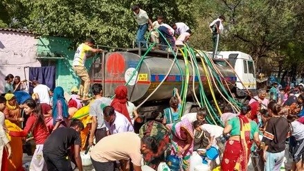 Ấn Độ: Nắng nóng cực đoan kéo dài, vùng đô thị Delhi khủng hoảng thiếu nước sinh hoạt