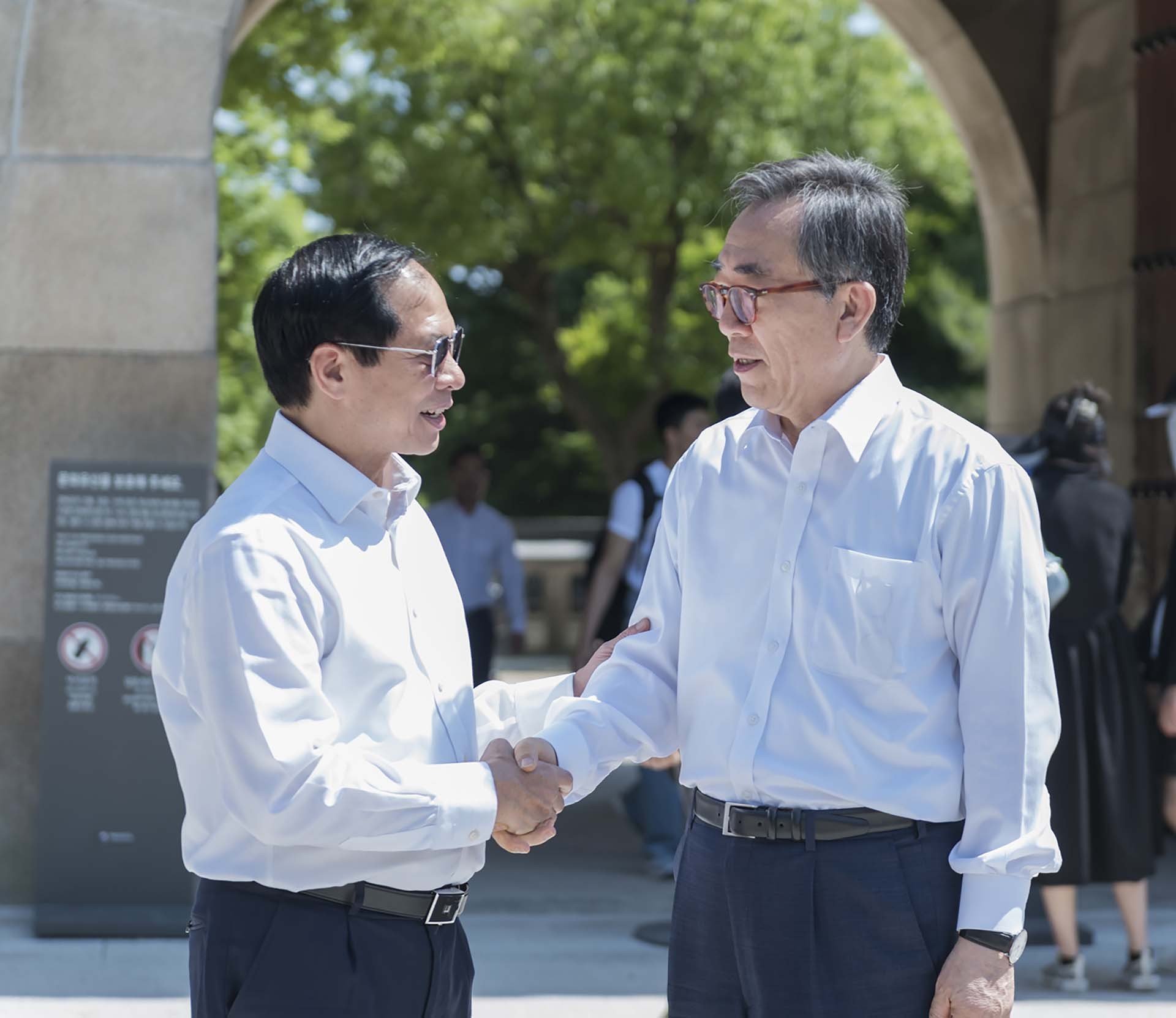 Hàn Quốc - Việt Nam: Sát cánh cùng vượt qua thách thức, chinh phục 'đỉnh cao chưa đến' bằng sự tin cậy và chân thành Hàn Quốc - Việt Nam: Sát cánh cùng vượt qua thách thức, chinh phục 'đỉnh cao chưa đến' bằng sự tin cậy và chân thành