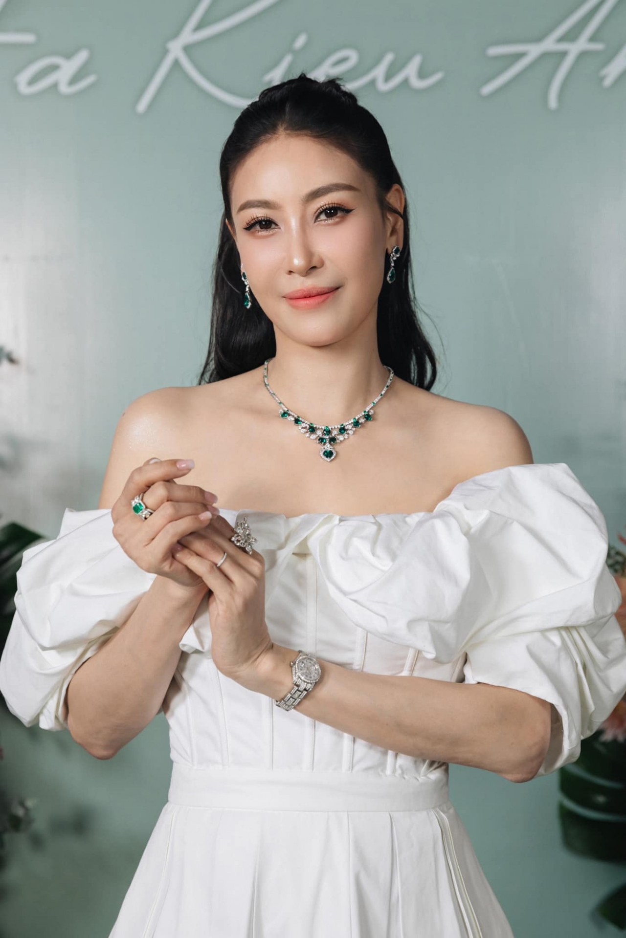 Hoa hậu Hà Kiều Anh Hoa hậu Hà Kiều Anh