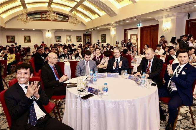 Mở rộng cơ hội kinh doanh, phát triển thị trường tại Diễn đàn Đầu tư và Kinh doanh toàn cầu Mở rộng cơ hội kinh doanh, phát triển thị trường tại Diễn đàn Đầu tư và Kinh doanh toàn cầu