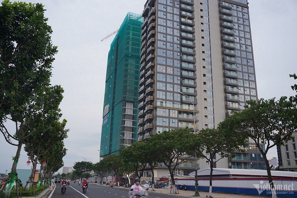 Các sản phẩm mở bán vừa qua hầu hết thuộc phân khúc cao cấp, nằm ở ven sông Hàn. Ảnh Diệu Thuỳ, vietnamnet Các sản phẩm mở bán vừa qua hầu hết thuộc phân khúc cao cấp, nằm ở ven sông Hàn. Ảnh Diệu Thuỳ, vietnamnet