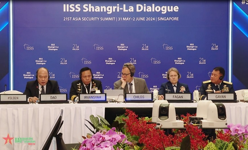 Thiếu tướng Lê Quang Đạo, Tư lệnh Cảnh sát biển Việt Nam và các đại biểu tại phiên đồng thời với chủ đề “Thực thi pháp luật trên biển và xây dựng lòng tin”. Thiếu tướng Lê Quang Đạo, Tư lệnh Cảnh sát biển Việt Nam và các đại biểu tại phiên đồng thời với chủ đề “Thực thi pháp luật trên biển và xây dựng lòng tin”.