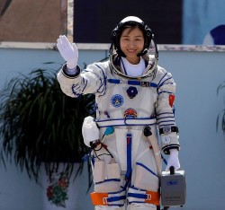 Gia đình và sự nghiệp đáng mơ ước của nữ phi hành gia Trung Quốc