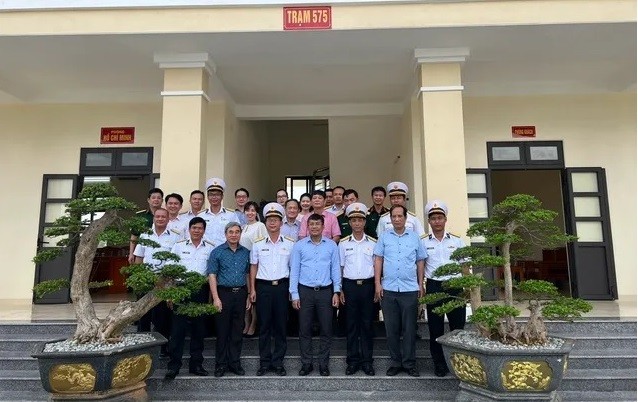 Thứ trưởng Thường trực Nguyễn Minh Vũ thăm và làm việc với Trung đoàn 451, Bộ Tư lệnh Vùng 4 Hải quân, Bình Thuận. (Nguồn: vtv.vn) Thứ trưởng Thường trực Nguyễn Minh Vũ thăm và làm việc với Trung đoàn 451, Bộ Tư lệnh Vùng 4 Hải quân, Bình Thuận. (Nguồn: vtv.vn)