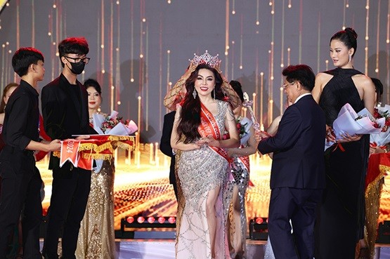 Nghiêm Thị Huệ trở thành tân Hoa hậu Doanh nhân ASEAN Nghiêm Thị Huệ trở thành tân Hoa hậu Doanh nhân ASEAN