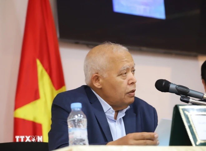 Giáo sư Abdallah Saaf, Giám đốc Trung tâm Nghiên cứu Khoa học Xã hội Maroc tham gia hội thảo với tham luận mang tên 'Chủ tịch Hồ Chí Minh và lịch sử quan hệ Việt Nam với các nước châu Phi, đặc biệt là Maroc.' (Ảnh: Hồng Minh/TTXVN) Giáo sư Abdallah Saaf, Giám đốc Trung tâm Nghiên cứu Khoa học Xã hội Maroc tham gia hội thảo với tham luận mang tên 'Chủ tịch Hồ Chí Minh và lịch sử quan hệ Việt Nam với các nước châu Phi, đặc biệt là Maroc.' (Ảnh: Hồng Minh/TTXVN)