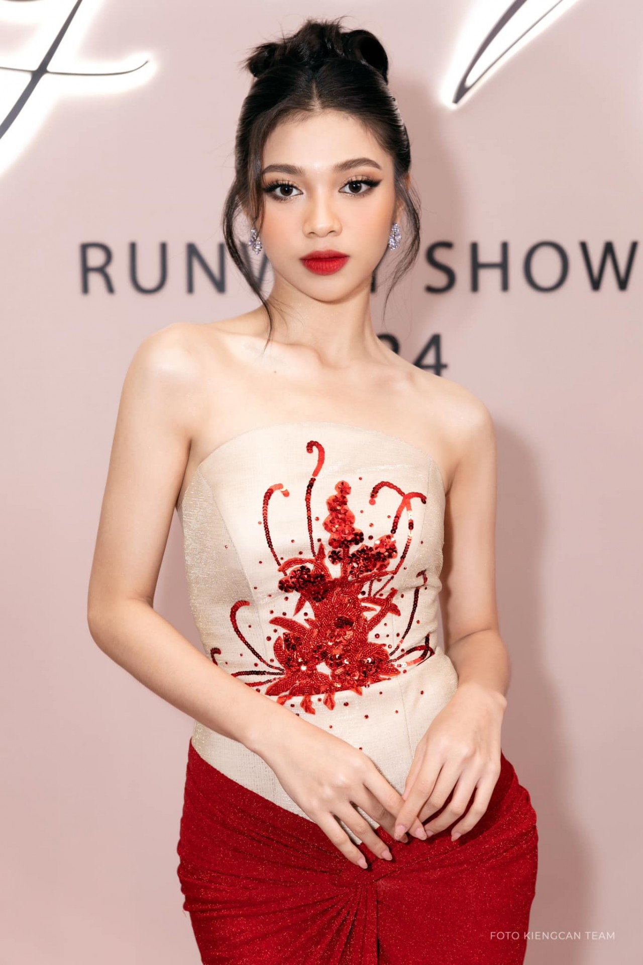 Á hậu Huỳnh Minh Kiên Á hậu Huỳnh Minh Kiên