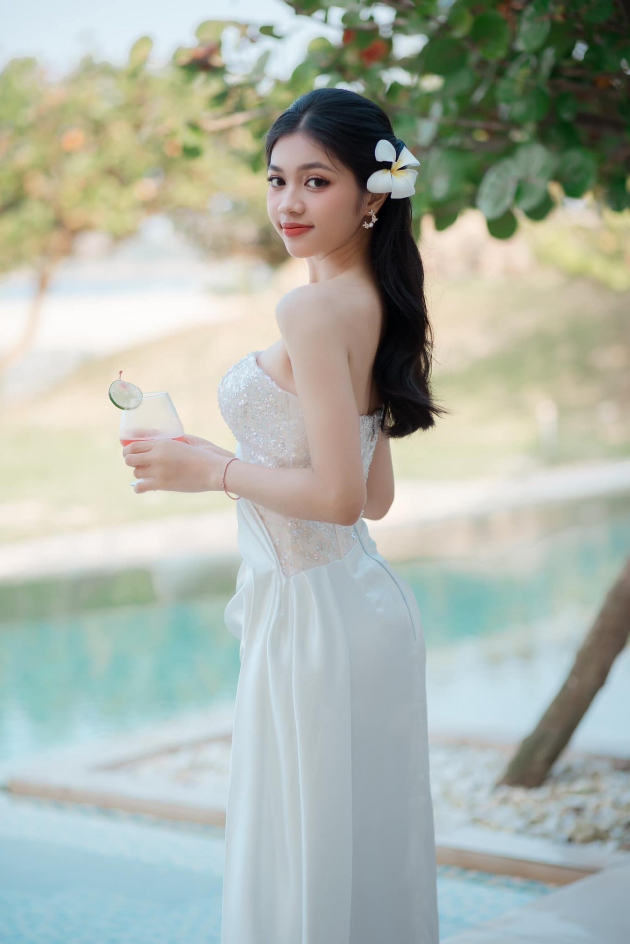 Á hậu Huỳnh Minh Kiên Á hậu Huỳnh Minh Kiên