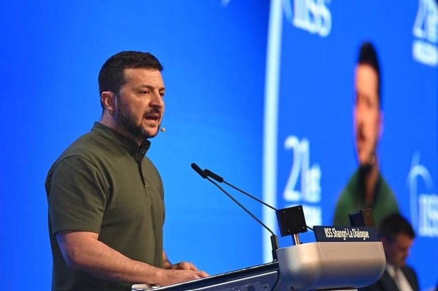 Tổng thống Ukraine Volodymyr Zelensky phát biểu tại Đối thoại Shangri-La tại Singapore ngày 2/6/2024. (Nguồn: Straits Times) Tổng thống Ukraine Volodymyr Zelensky phát biểu tại Đối thoại Shangri-La tại Singapore ngày 2/6/2024. (Nguồn: Straits Times)