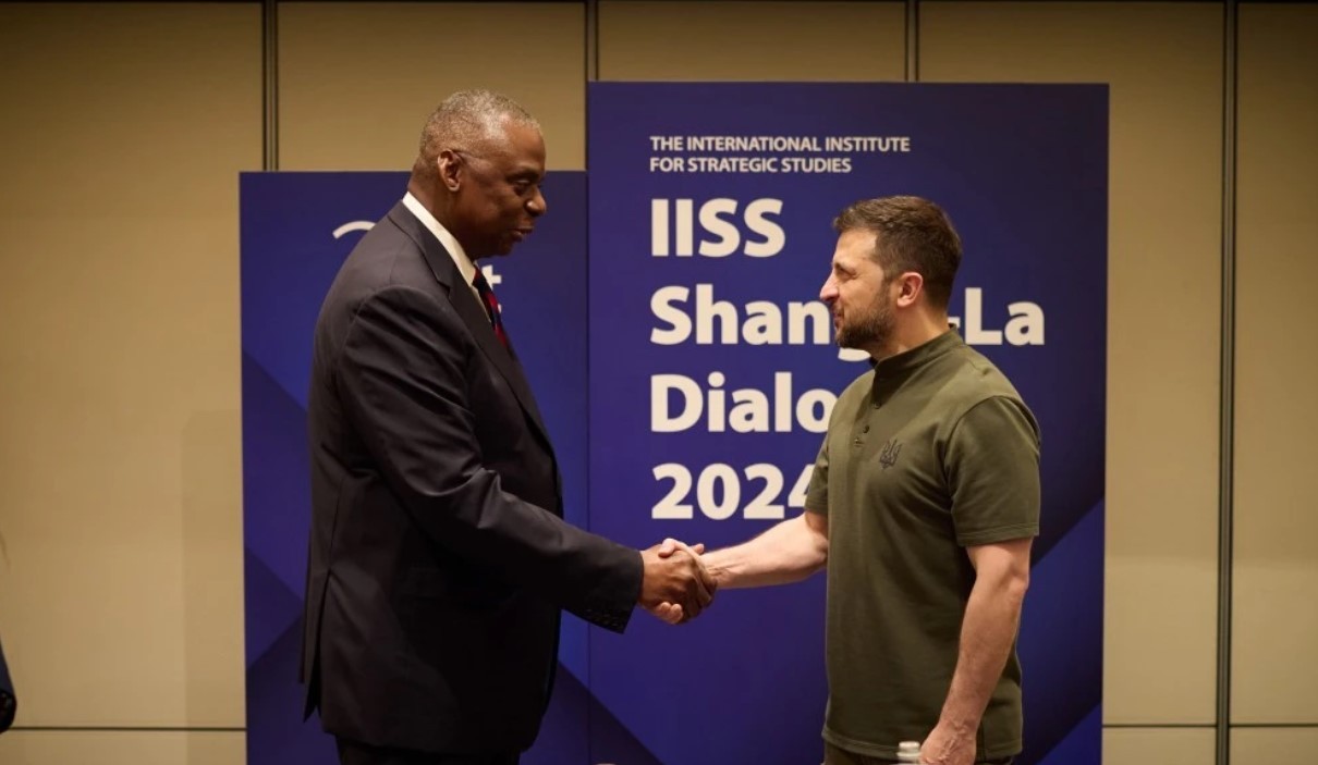 Tổng thống Ukraine Volodymyr Zelensky gặp Bộ trưởng Quốc phòng Mỹ Lloyd Austin ngày 2/6/2024. (Nguồn: AFP) Tổng thống Ukraine Volodymyr Zelensky gặp Bộ trưởng Quốc phòng Mỹ Lloyd Austin ngày 2/6/2024. (Nguồn: AFP)