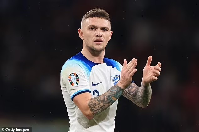 Kieran Trippier đeo băng đội trưởng trận giao hữu tuyển Anh và Bosnia Kieran Trippier đeo băng đội trưởng trận giao hữu tuyển Anh và Bosnia