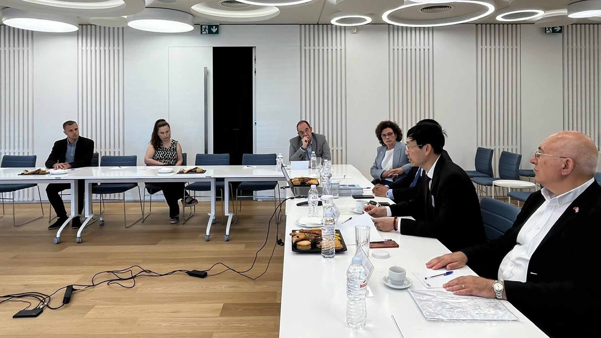 Đại sứ quán Việt Nam tại Hy Lạp tổ chức chương trình tìm hiểu văn hóa cho ngoại giao đoàn và gặp gỡ cộng đồng doanh nghiệp tại Thessaloniki Đại sứ quán Việt Nam tại Hy Lạp tổ chức chương trình tìm hiểu văn hóa cho ngoại giao đoàn và gặp gỡ cộng đồng doanh nghiệp tại Thessaloniki