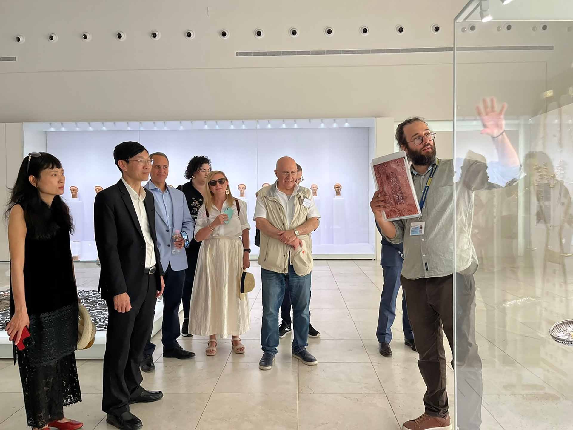 Đại sứ quán Việt Nam tại Hy Lạp tổ chức chương trình tìm hiểu văn hóa cho ngoại giao đoàn và gặp gỡ cộng đồng doanh nghiệp tại Thessaloniki Đại sứ quán Việt Nam tại Hy Lạp tổ chức chương trình tìm hiểu văn hóa cho ngoại giao đoàn và gặp gỡ cộng đồng doanh nghiệp tại Thessaloniki