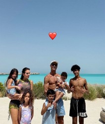 Gia đình C. Ronaldo nghỉ dưỡng ở Biển Đỏ trước thềm EURO 2024