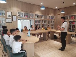 Gỡ khó cho cha mẹ trong việc giáo dục trẻ thời công nghệ