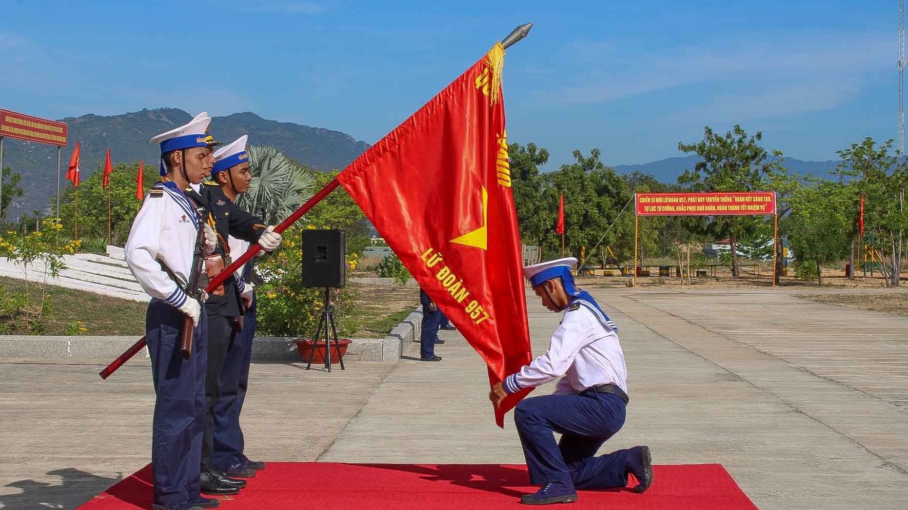 Gần 3.000 chiến sĩ Vùng 4 Hải quân tham gia lễ tuyên thệ chiến sĩ mới