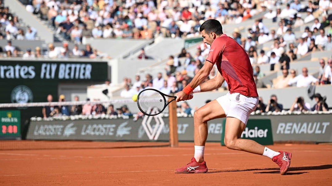 Novak Djokovic chấn thương, phải chia tay Roland Garros 2024, Jannik Sinner lên vị trí số 1 thế giới Novak Djokovic chấn thương, phải chia tay Roland Garros 2024, Jannik Sinner lên vị trí số 1 thế giới