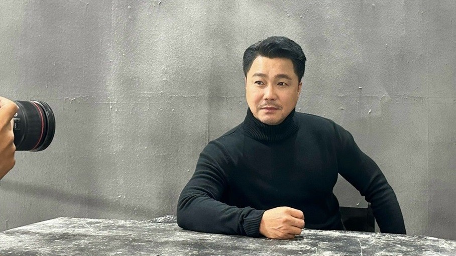 Lý Hùng giảm cân, thực hiện bộ ảnh phong cách Hàn Quốc tại trường quay