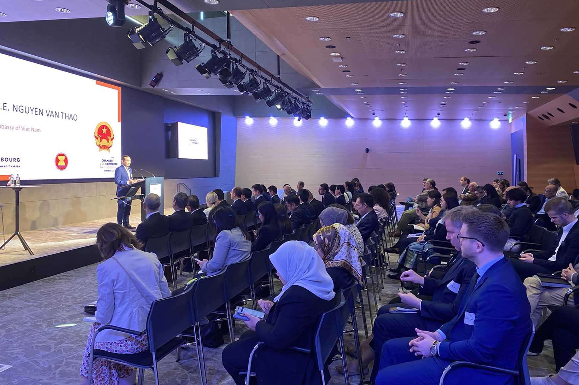 Đại sứ Nguyễn Văn Thảo tham dự sự kiện Ngày ASEAN lần thứ 4 tại Luxembourg