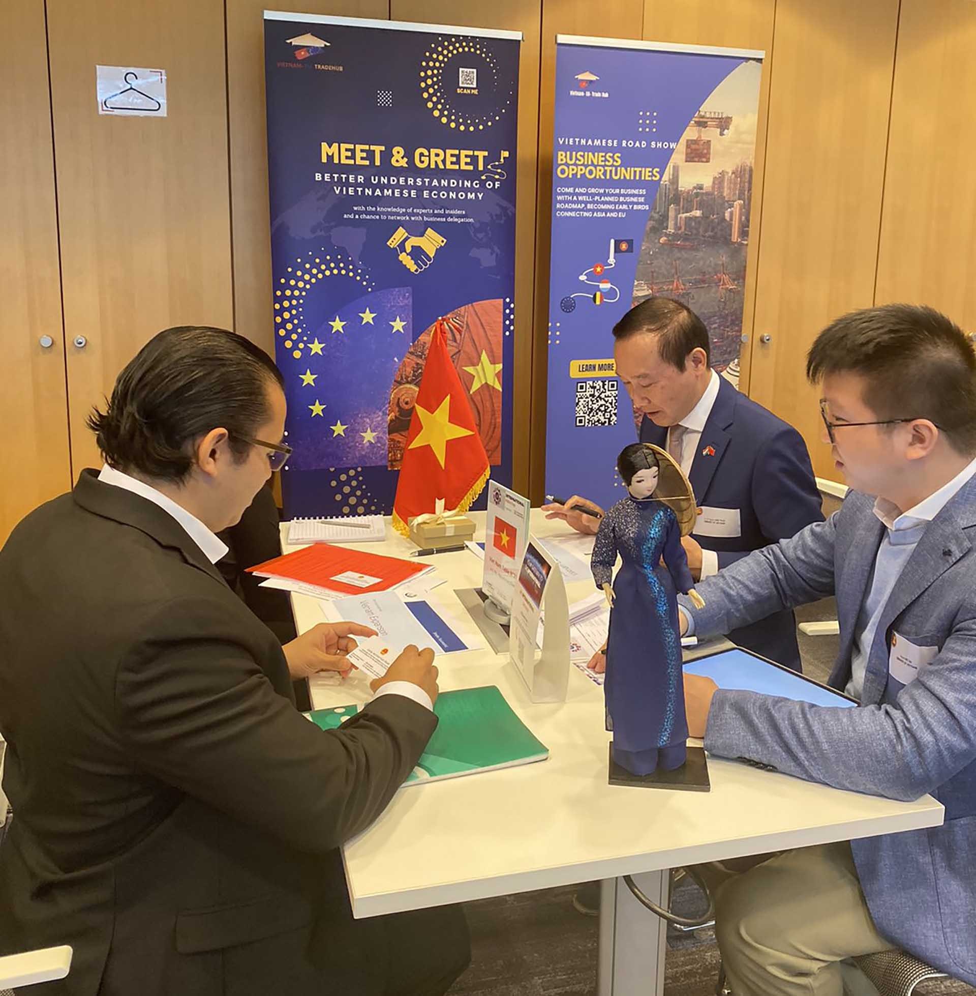 Đại sứ Nguyễn Văn Thảo tham dự sự kiện Ngày ASEAN lần thứ 4 tại Luxembourg