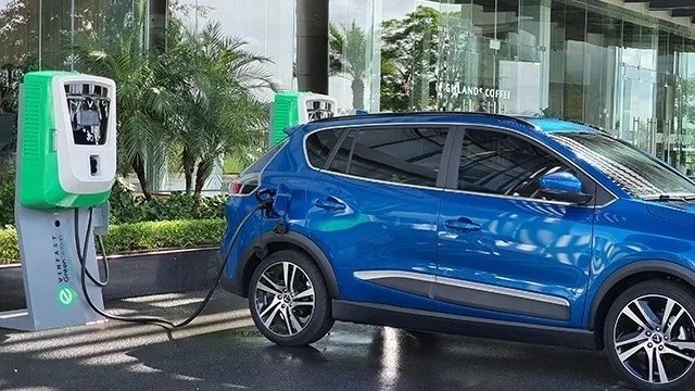 Những lợi ích, hạn chế và lưu ý khi sạc điện xe VinFast tại nhà