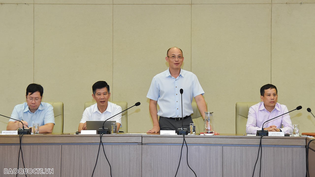 Thanh tra Bộ Ngoại giao phổ biến pháp luật về kiểm soát tài sản, thu nhập của người có chức vụ, quyền hạn Thanh tra Bộ Ngoại giao phổ biến pháp luật về kiểm soát tài sản, thu nhập của người có chức vụ, quyền hạn