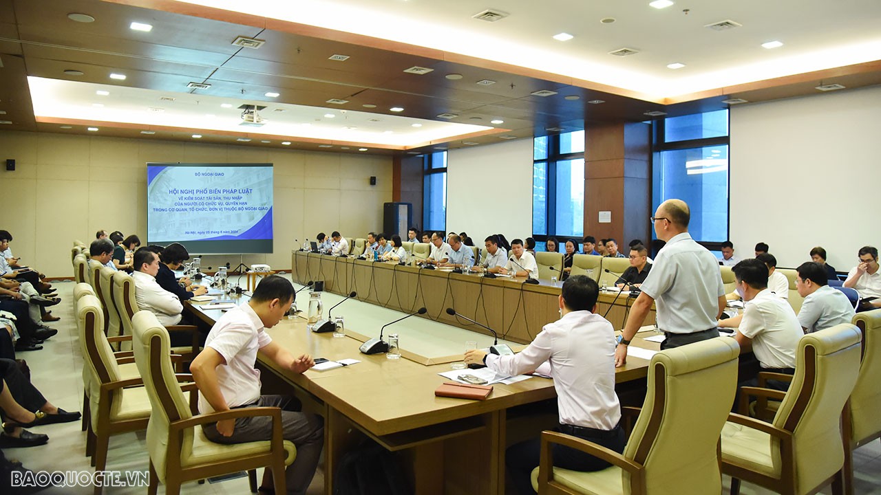 Thanh tra Bộ Ngoại giao phổ biến pháp luật về kiểm soát tài sản, thu nhập của người có chức vụ, quyền hạn Thanh tra Bộ Ngoại giao phổ biến pháp luật về kiểm soát tài sản, thu nhập của người có chức vụ, quyền hạn