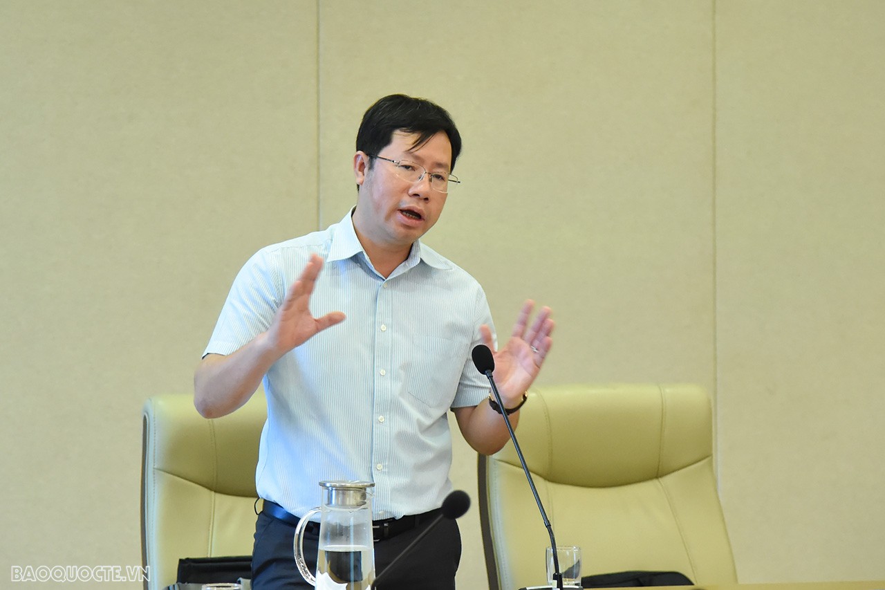 Thanh tra Bộ Ngoại giao phổ biến pháp luật về kiểm soát tài sản, thu nhập của người có chức vụ, quyền hạn Thanh tra Bộ Ngoại giao phổ biến pháp luật về kiểm soát tài sản, thu nhập của người có chức vụ, quyền hạn