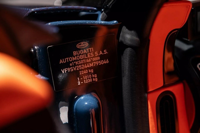 Chiếc siêu xe được bán đấu giá mang số thứ tự 46/92. Chiếc siêu xe được bán đấu giá mang số thứ tự 46/92.