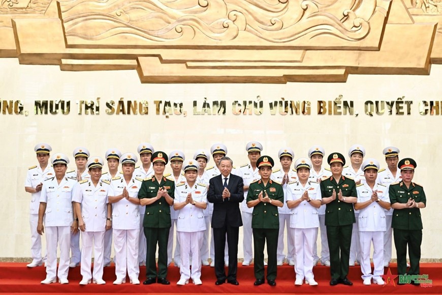 Chủ tịch nước Tô Lâm thăm Quân chủng Hải quân Chủ tịch nước Tô Lâm: Quân chủng Hải quân cần tiếp tục thực hiện tốt vai trò nòng cốt trong xây dựng nền quốc phòng toàn dân
