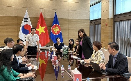 Tăng cường, thúc đẩy quan hệ hợp tác hữu nghị giữa Việt Nam và Hàn Quốc Tăng cường, thúc đẩy quan hệ hợp tác hữu nghị giữa Việt Nam và Hàn Quốc