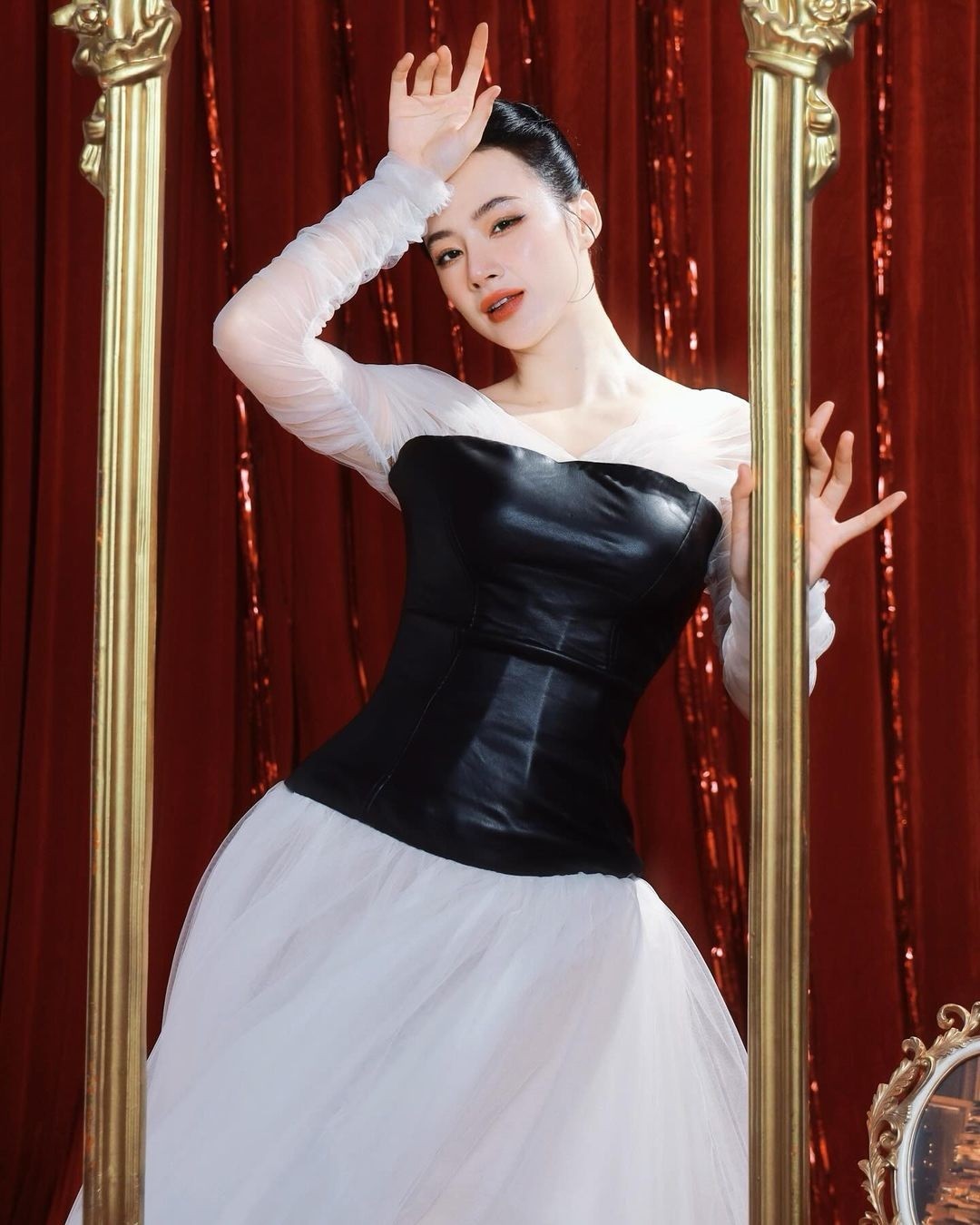 Thời trang bán hàng livestream của Angela Phương Trinh Thời trang bán hàng livestream của Angela Phương Trinh