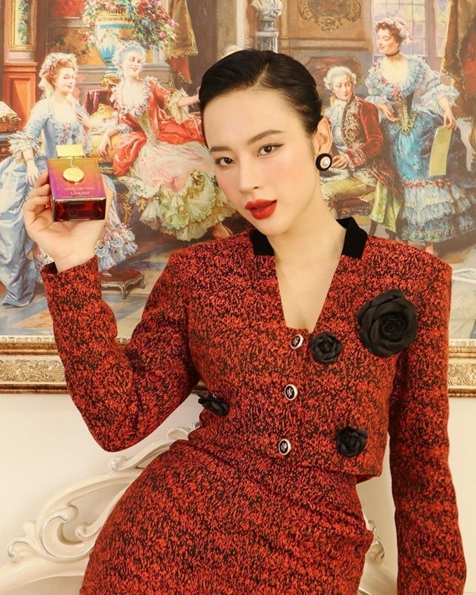 Thời trang bán hàng livestream của Angela Phương Trinh Thời trang bán hàng livestream của Angela Phương Trinh