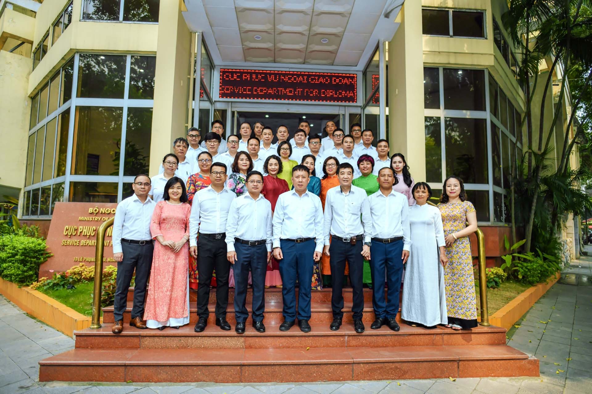 Lãnh đạo Cục Phục vụ Ngoại giao Đoàn và các đơn vị của Cục.