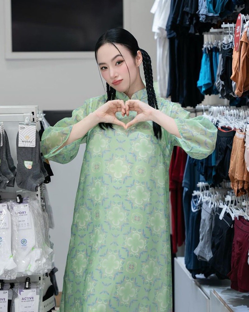Thời trang bán hàng livestream của Angela Phương Trinh Thời trang bán hàng livestream của Angela Phương Trinh