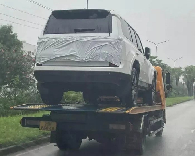 Lexus GX550 2024 đang trên đường vận chuyển về đại lý.