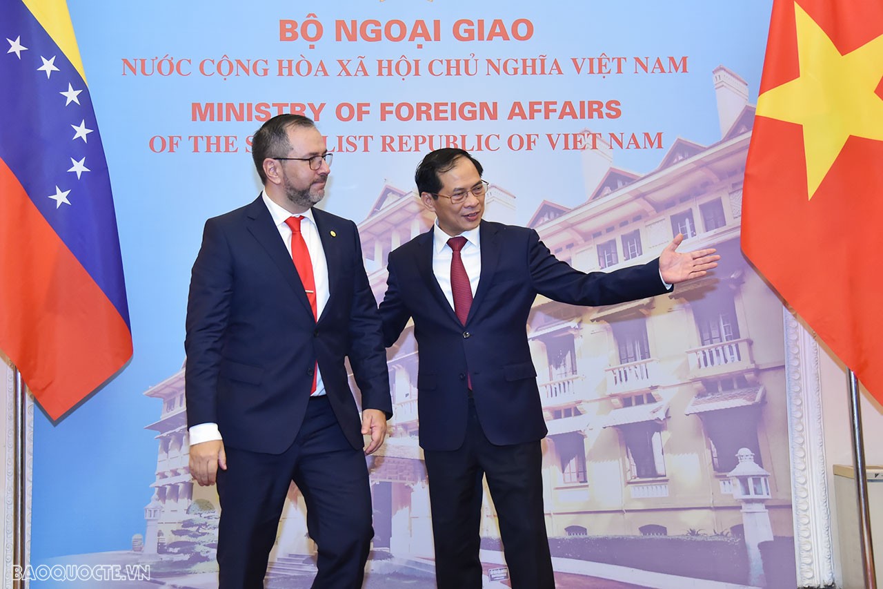 Bộ trưởng Ngoại giao Bùi Thanh Sơn đón, hội đàm với Bộ trưởng Ngoại giao Venezuela Yvan Gil Pinto