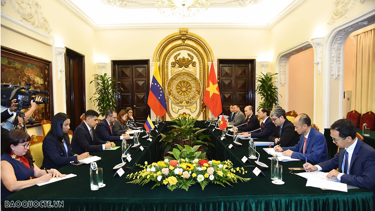 Bộ trưởng Ngoại giao Bùi Thanh Sơn đón, hội đàm với Bộ trưởng Ngoại giao Venezuela Yvan Gil Pinto