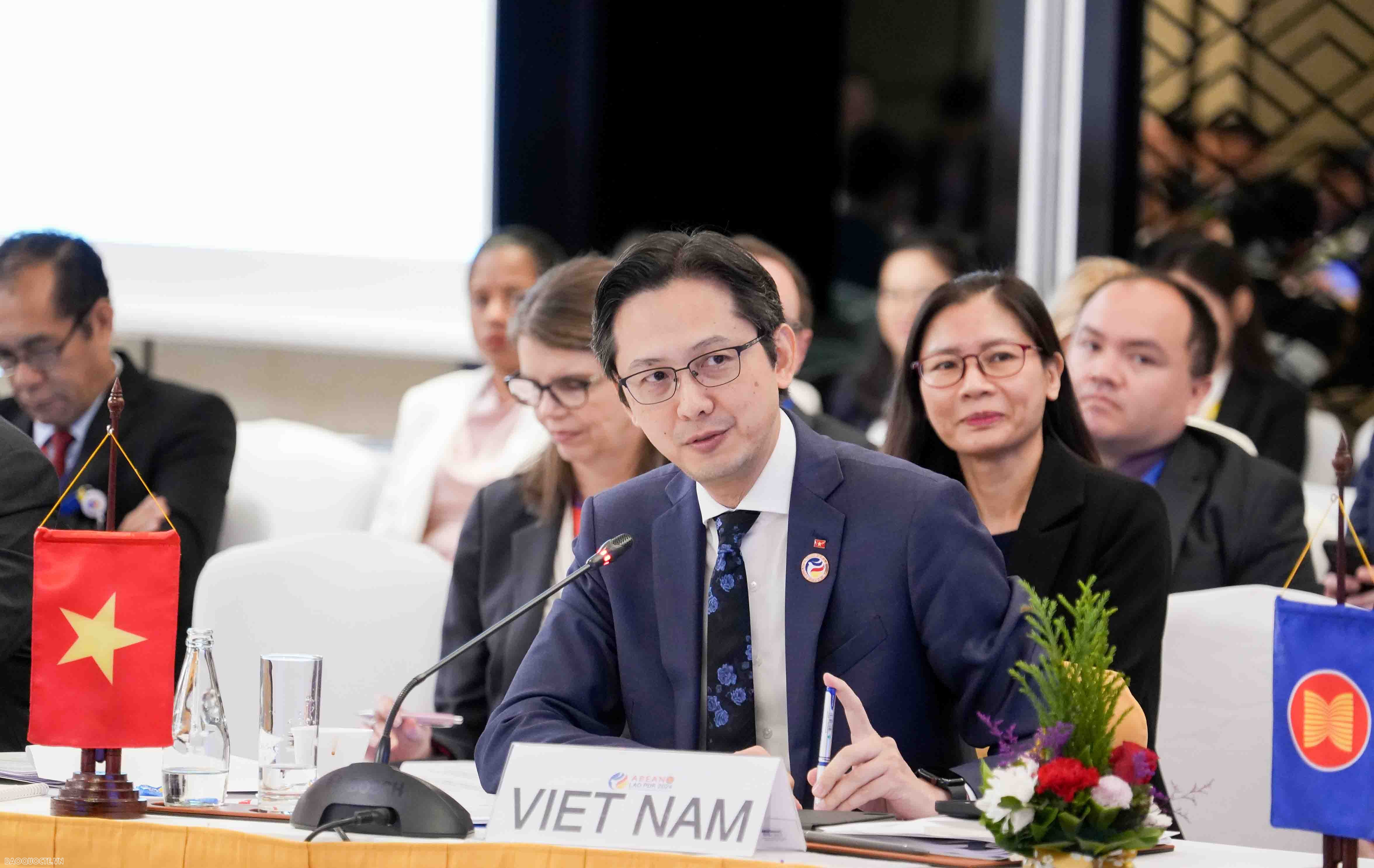 Việt Nam đề nghị các nước ưu tiên củng cố và phát huy vai trò của ASEAN+3, EAS và ARF với ASEAN Việt Nam đề nghị các nước ưu tiên củng cố và phát huy vai trò của ASEAN+3, EAS và ARF với ASEAN