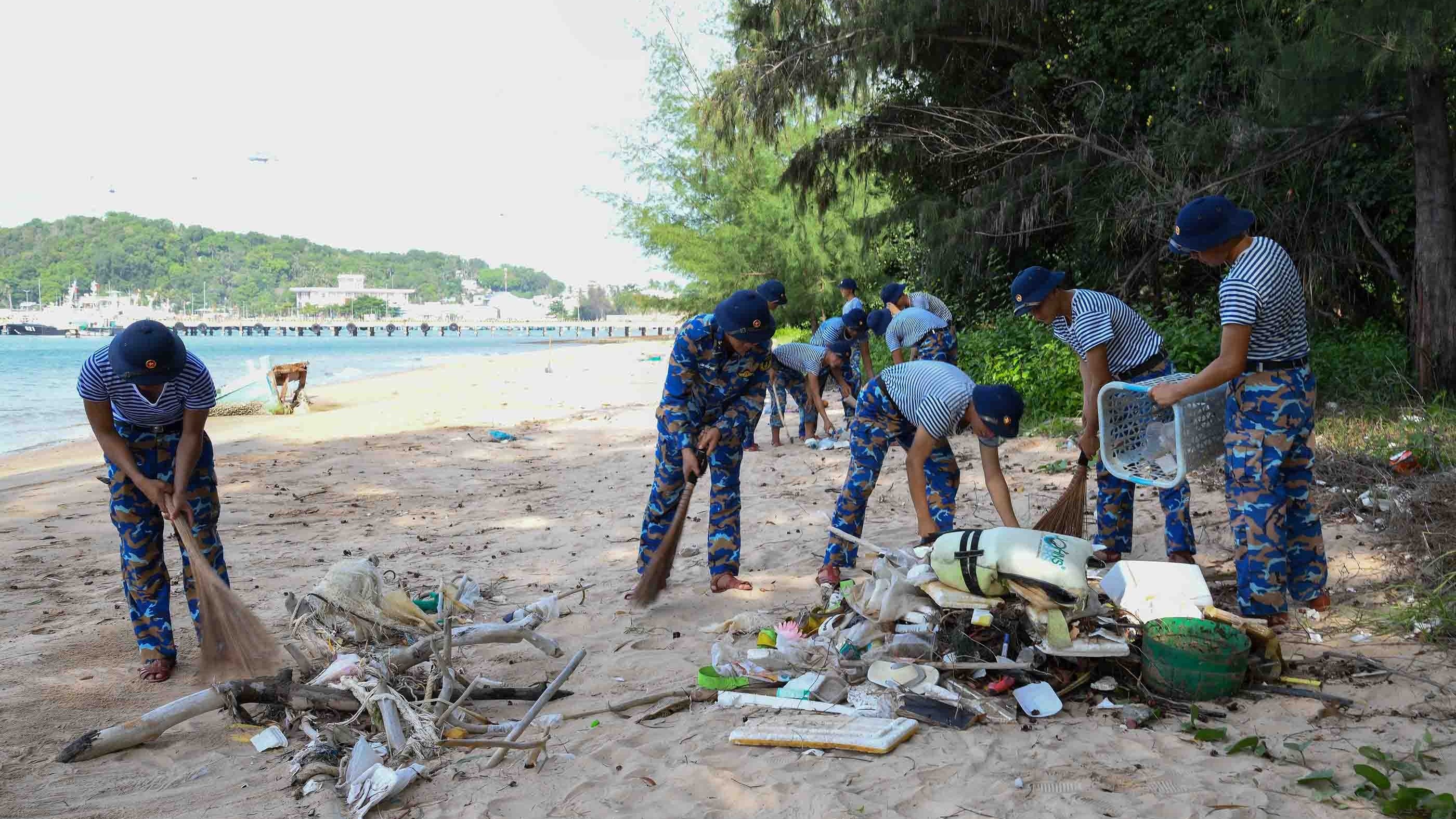 Tuổi trẻ Bộ Tư lệnh Vùng 5 Hải quân hưởng ứng chiến dịch thanh niên tình nguyện Hè