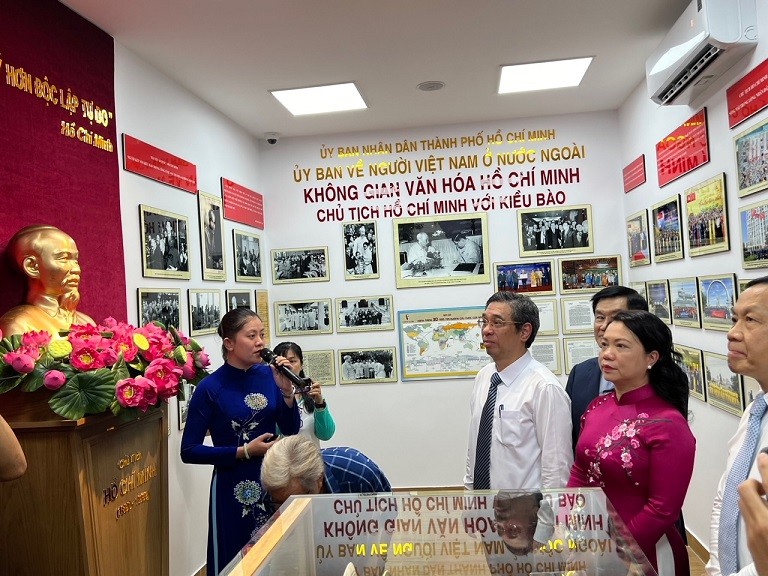 Khánh thành giai đoạn 1 công trình ‘Không gian văn hóa Hồ Chí Minh - Điểm hẹn kiều bào’ Khánh thành giai đoạn 1 công trình ‘Không gian văn hóa Hồ Chí Minh - Điểm hẹn kiều bào’