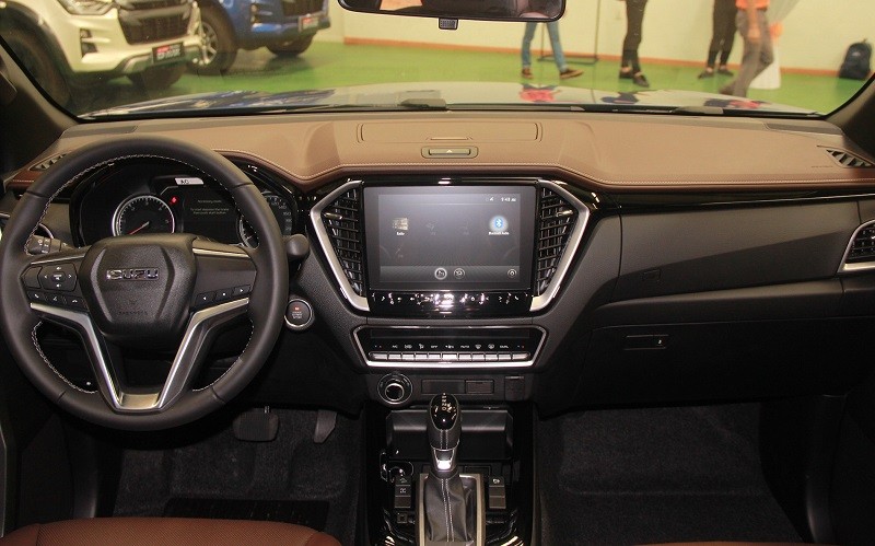 3 mẫu ô tô giá dưới 1 tỷ đồng lội nước sâu tốt nhất tại Việt Nam