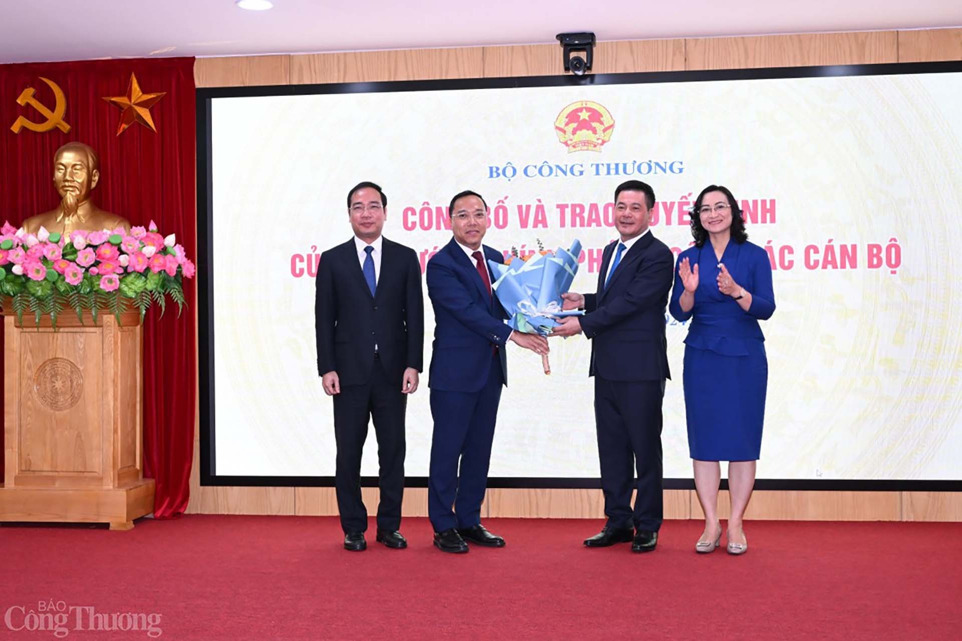 Trao quyết định bổ nhiệm ông Nguyễn Hoàng Long làm Thứ trưởng Bộ Công Thương