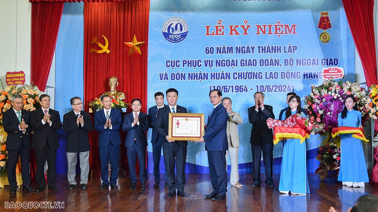 Cục Phục vụ Ngoại giao Đoàn đón nhận Huân chương Lao động hạng Nhất Cục Phục vụ Ngoại giao đoàn đón nhận Huân chương Lao động hạng Nhất