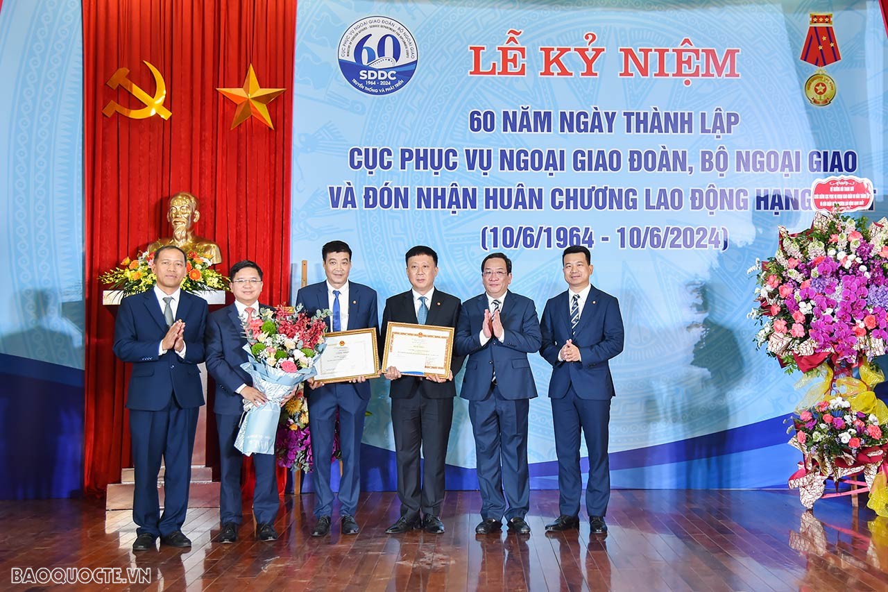 Cục Phục vụ Ngoại giao Đoàn đón nhận Huân chương Lao động hạng Nhất Cục Phục vụ Ngoại giao đoàn đón nhận Huân chương Lao động hạng Nhất